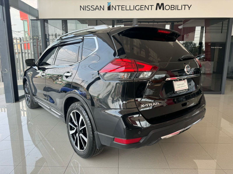 Nissan X-Trail  5 pts. Exclusive, CVT, piel, CD, QC, GPS, 5 pas., RA-18 (cambio de línea) 2018